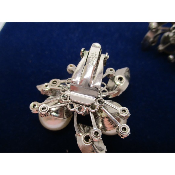 Vintage Judy Lee Silver AB Rhinestone Pearl Flower Spray Clip on Earrings - Picture 8 of 10